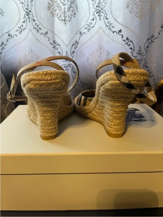 Burberry Check Mews Espadrille Pumps - Picture 4 of 14